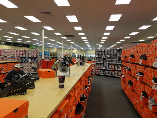 Shoe Store «Shoe Carnival», reviews and photos, 180 Collins Rd NE, Cedar Rapids, IA 52402, USA