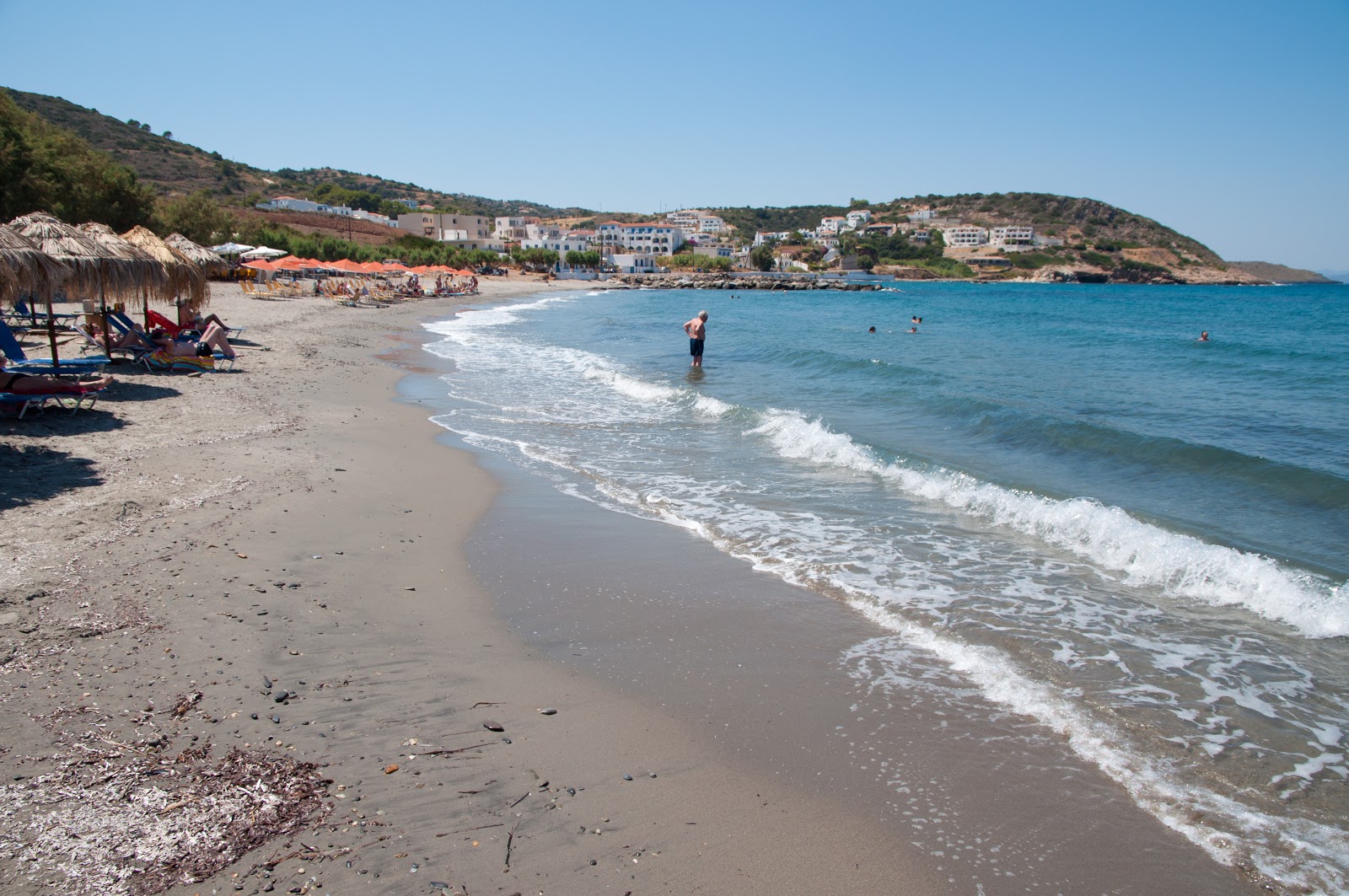 Foto di Agios Pelagia beach e l'insediamento