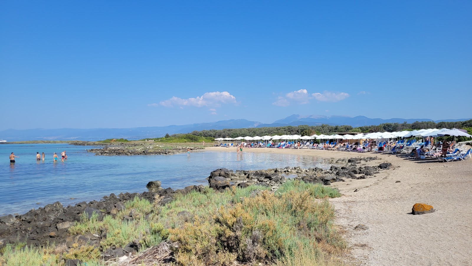 Foto von Lichadonissia Beach mit beiger sand Oberfläche