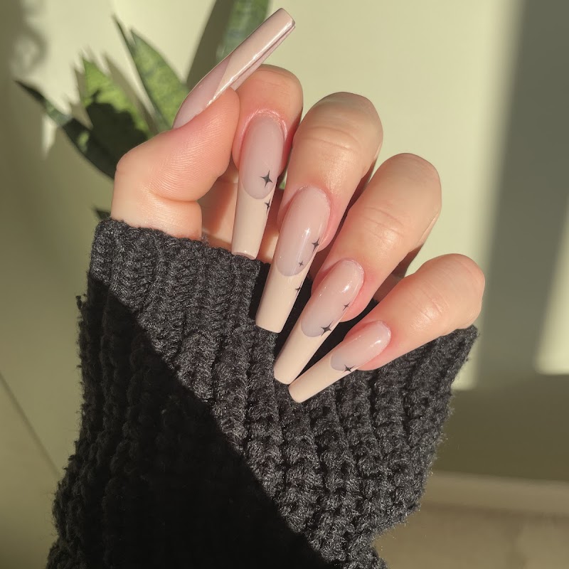 Nails by Clémentine