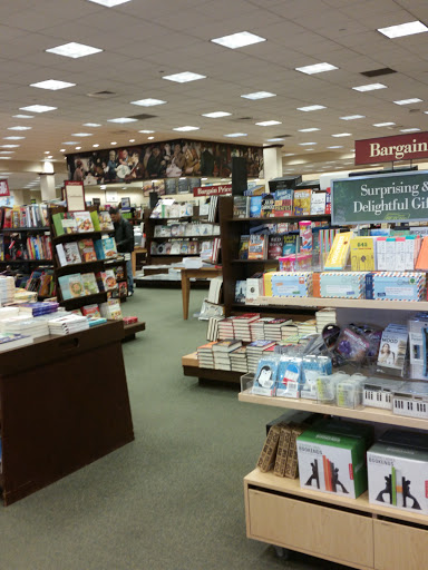 Book Store «Barnes & Noble Booksellers Moorestown», reviews and photos, 1311 Nixon Dr, Moorestown, NJ 08057, USA