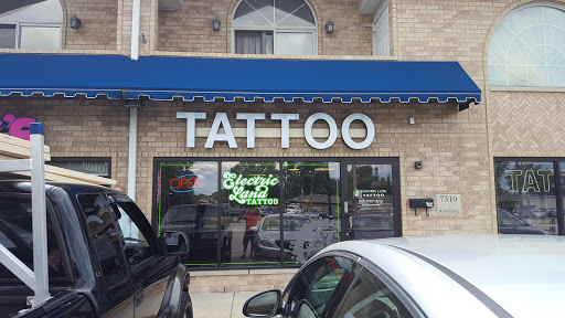 Tattoo Shop «Electric Land Tattoo Studio», reviews and photos, 7310 Harlem Ave, Bridgeview, IL 60455, USA