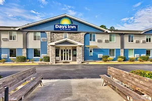 Days Inn by Wyndham Savannah Gateway I-95 image