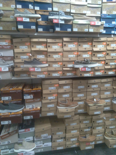 Shoe Store «Off Broadway Shoe Warehouse», reviews and photos, 8600 Ward Pkwy, Kansas City, MO 64114, USA