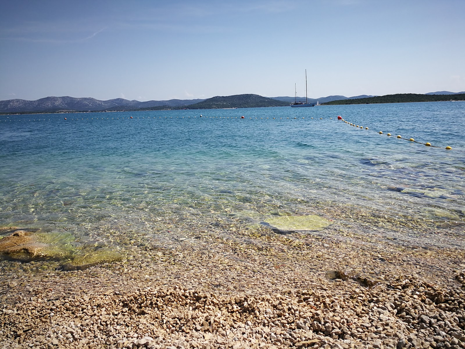 Foto von Betina beach - empfohlen für Familienreisende mit Kindern