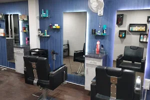 THE TRENDS UNISEX SALOON image