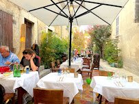 Atmosphère du Restaurant de spécialités d'Afrique du Nord La Pigeot à Valbonne - n°1