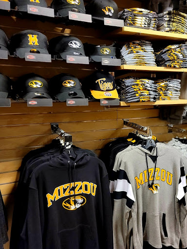 Sportswear Store «Rally House Boardwalk», reviews and photos, 8650 N Boardwalk Ave, Kansas City, MO 64154, USA