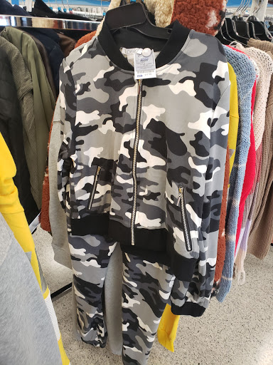 Clothing Store «Ross Dress for Less», reviews and photos, 5635 Woodruff Ave, Lakewood, CA 90713, USA