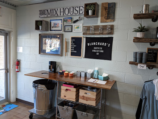 Coffee Shop «The Mix House», reviews and photos, 112 N Main St, Bowling Green, VA 22427, USA