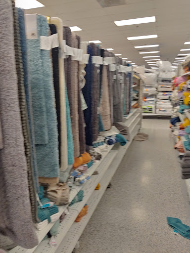 Clothing Store «Ross Dress for Less», reviews and photos, 926 Airport Center Rd, Allentown, PA 18109, USA