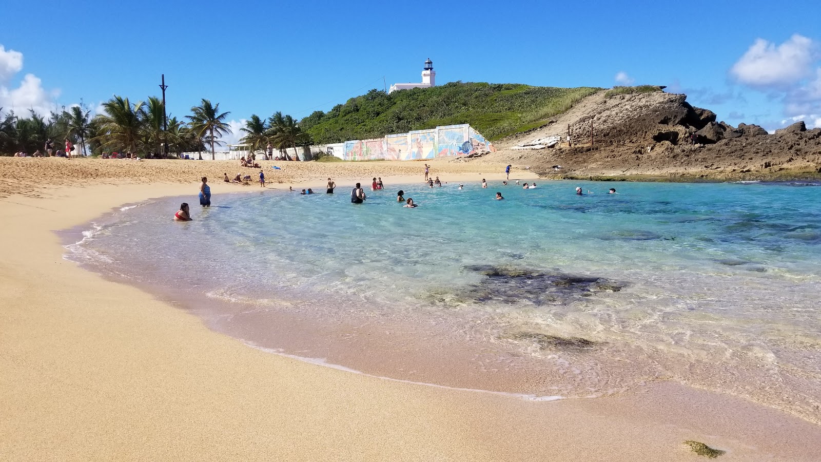 Foto di Casi Pesca beach con una superficie del sabbia beige