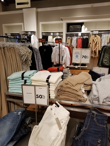 Clothing Store «Banana Republic», reviews and photos, 241 Fort Evans Rd NE, Leesburg, VA 20176, USA