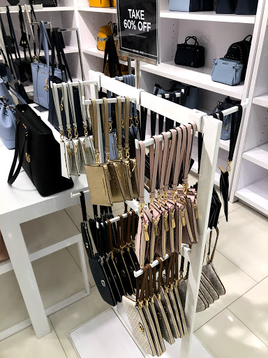 Fashion Accessories Store «Michael Kors», reviews and photos, 20-A Killingworth Turnpike #430, Clinton, CT 06413, USA