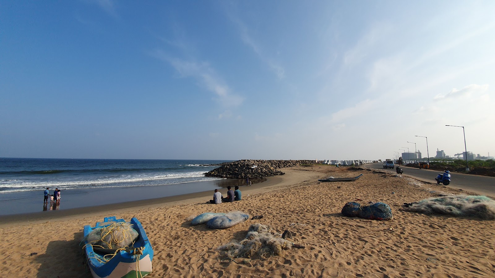 Foto de Ennore Thazankuppam Breakwater Beach View com meios de comunicação nível de limpeza