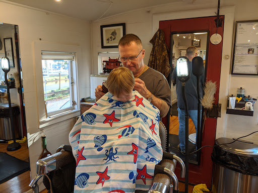 Barber Shop «Cut Loose Caboose Barber Shop», reviews and photos, 240 NW Gilman Blvd, Issaquah, WA 98027, USA