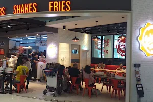 Johnny Rockets Airport image