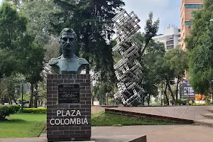 Plaza Colombia image