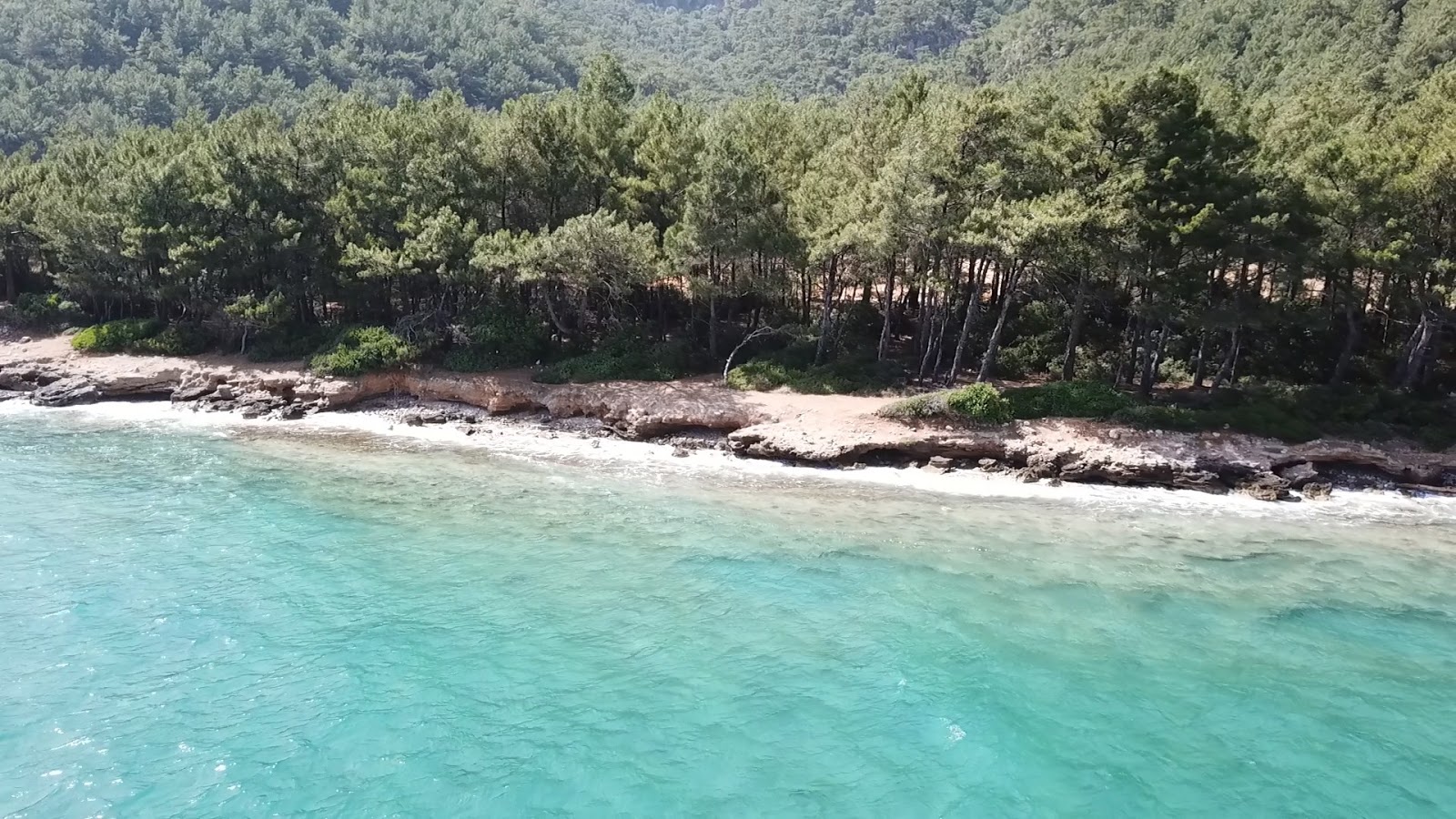 Ufuk beach'in fotoğrafı turkuaz saf su yüzey ile