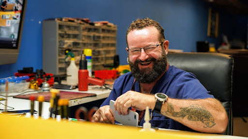 Phone Repair Service «Rob the Phone Doctor», reviews and photos, 3916 S Cleveland Ave, Fort Myers, FL 33901, USA