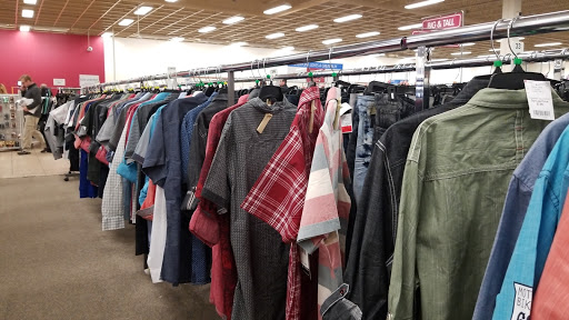 Clothing Store «Burlington Coat Factory», reviews and photos, 510 Howe Ave, Cuyahoga Falls, OH 44221, USA