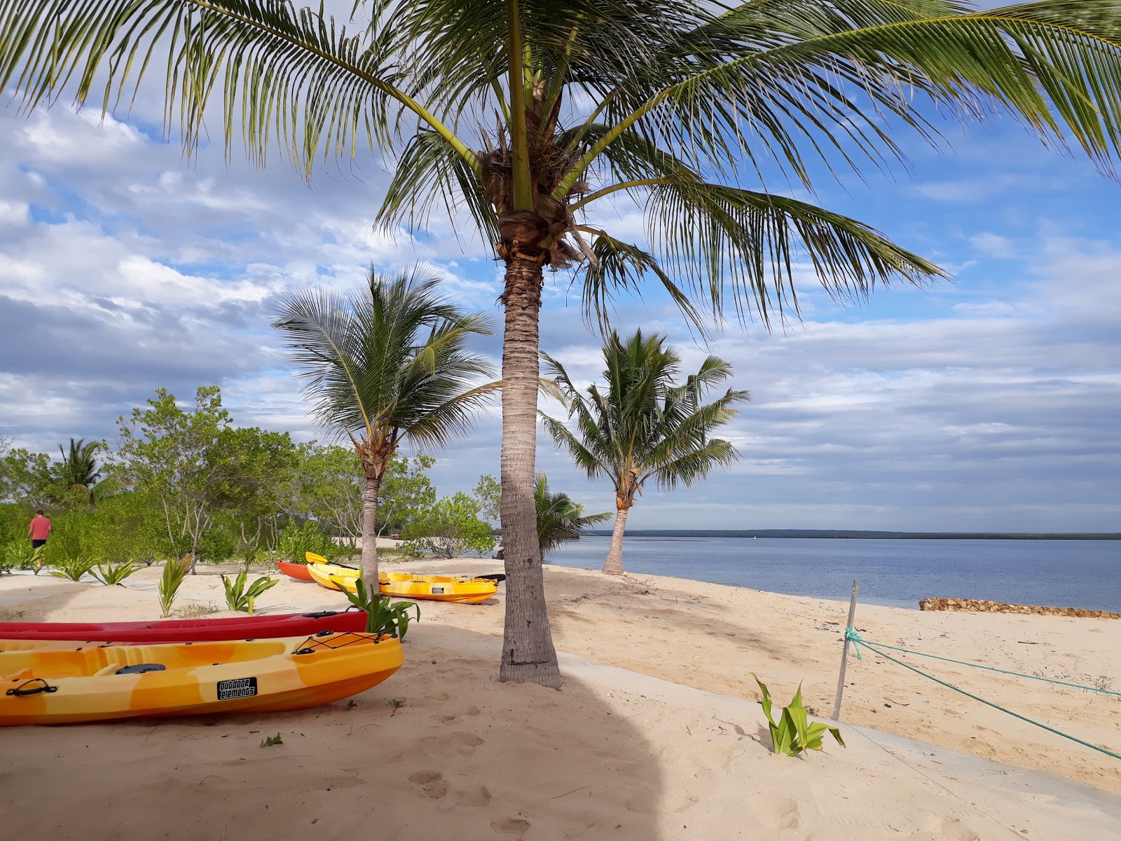 Situ Island Resort的照片 带有明亮的沙子表面
