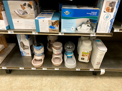 Pet Supply Store «Unleashed by Petco», reviews and photos, 520 S 23rd St, Philadelphia, PA 19146, USA