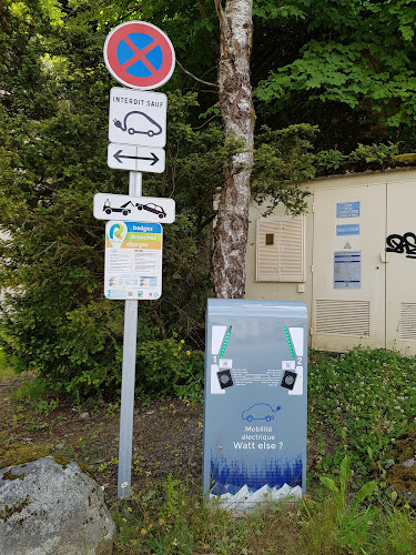 Borne de recharge de véhicules électriques RÉVÉO Charging Station Luz-Saint-Sauveur