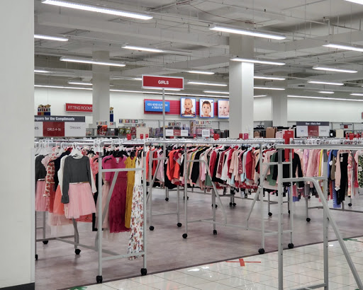 Clothing Store «Burlington Coat Factory», reviews and photos, 4849 Golf Rd, Skokie, IL 60077, USA