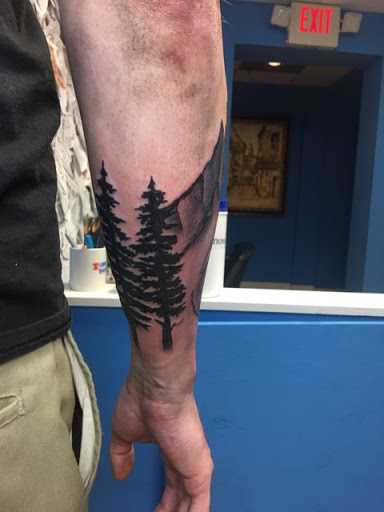 Tattoo Shop «Incredible Ink Tattoo», reviews and photos, 37 New Orleans Rd, Hilton Head Island, SC 29928, USA