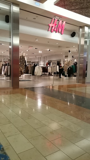 H&M, 2140 Annapolis Mall Rd, Annapolis, MD 21401, USA, 
