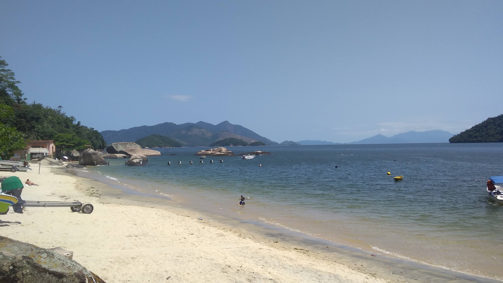 Foto de Playa de Calhaus con agua cristalina superficie