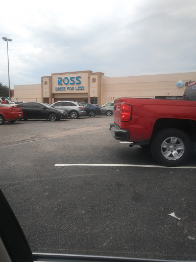 Clothing Store «Ross Dress for Less», reviews and photos, 1001 S Interstate 35 East Service Rd, DeSoto, TX 75115, USA