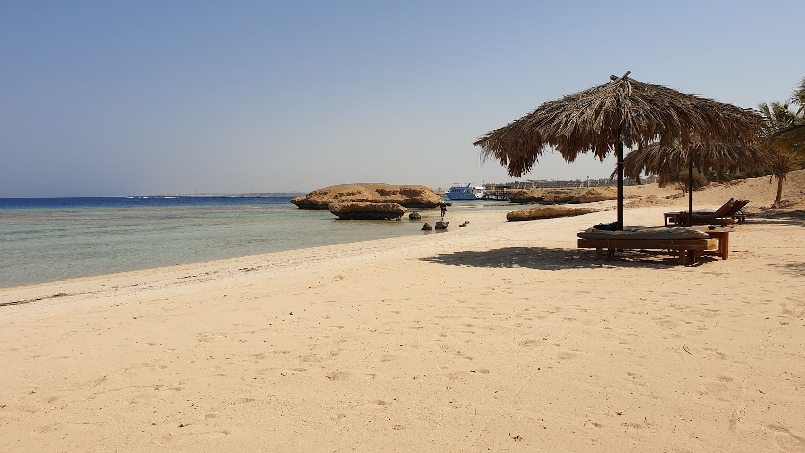 Fotografie cu Mangrove Bay Resort cu o suprafață de nisip strălucitor