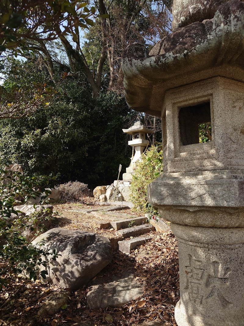 本宮神社の水神明王石灯籠