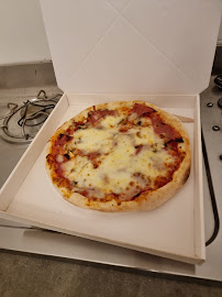 Plats et boissons du Pizzeria REGAL PIZZ à Sens - n°9