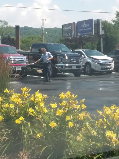 Auto Repair Shop «Schaller Jacobson Collision & Alignment Repair», reviews and photos, 4115 Mormon Coulee Ct, La Crosse, WI 54601, USA