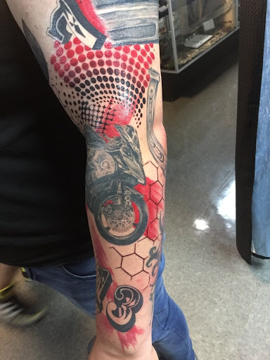 Tattoo Shop «Body By Design», reviews and photos, 13655 S Cicero Ave, Crestwood, IL 60445, USA