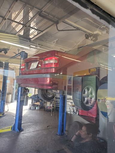 Auto Repair Shop «Car-X Tire & Auto», reviews and photos, 5150 N Western Ave, Chicago, IL 60625, USA