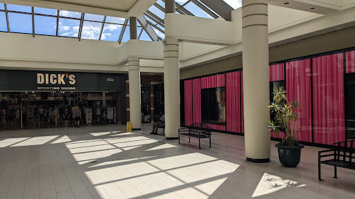 Galleria at Crystal Run, 1 Galleria Dr, Middletown, NY 10941, USA, 