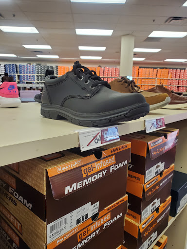 Shoe Store «Famous Footwear», reviews and photos, 10412 156th St E, Puyallup, WA 98374, USA