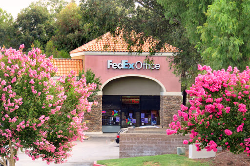 FedEx Office Print & Ship Center, 24125 Magic Mountain Pkwy, Santa Clarita, CA 91355, USA, 