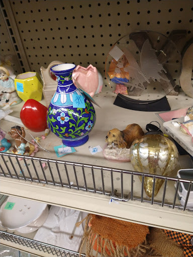 Thrift Store «Thrift Center Thrift Store», reviews and photos, 1060 El Camino Real, San Carlos, CA 94070, USA