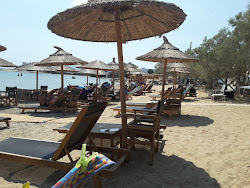 Paralia Mponatsa'in fotoğrafı - rahatlamayı sevenler arasında popüler bir yer
