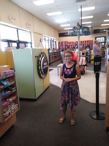 Shoe Store «Shoe Carnival», reviews and photos, 3408 S Glenstone Ave, Springfield, MO 65804, USA