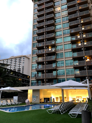 DECK. at Queen Kapiolani Hotel | Waikiki / Honolulu | Restaurant / Wedding