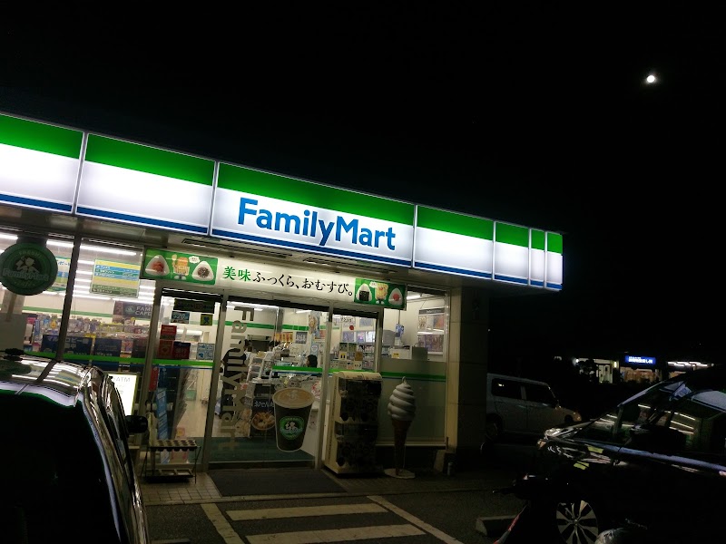 ファミリーマート 西原グリーンセンター前店