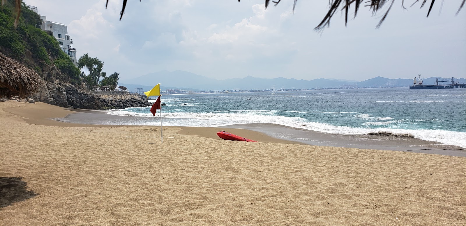 Foto van La Punta casa club met ruime baai