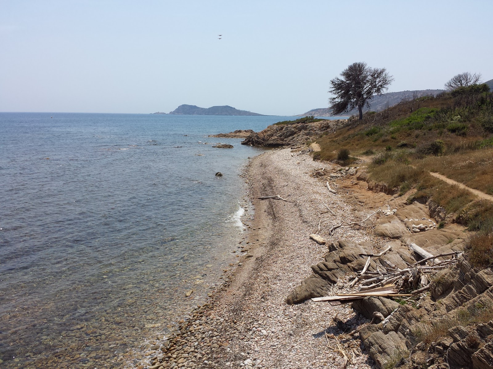 Foto van Quessine beach met stenen oppervlakte