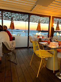 Atmosphère du Restaurant La Petite Plage à Six-Fours-les-Plages - n°19